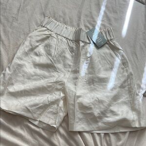 H&M White Elastic High Waist Bermudas